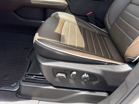 Used 2025 GMC Yukon Denali Ultimate AWD/4WD image 17