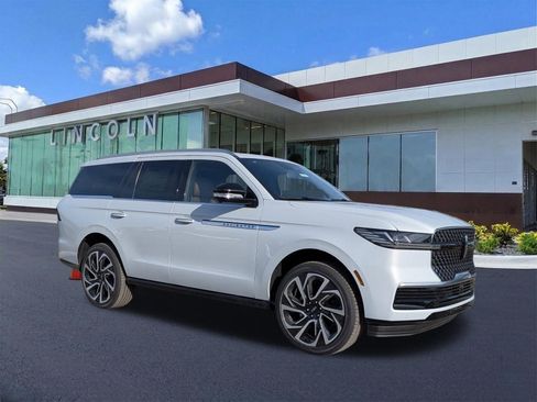 New 2026 Lincoln Navigator Reserve image 2
