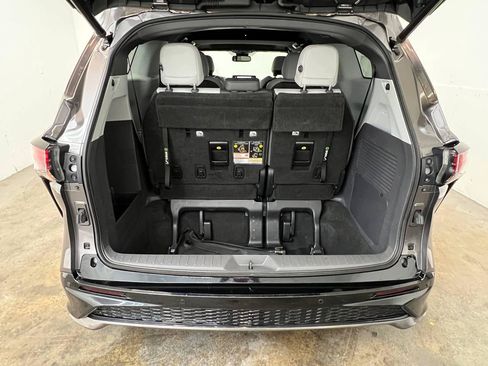 Used 2021 Toyota Sienna XSE AWD/4WD image 29
