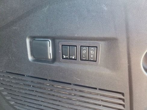 Used 2024 Chevrolet Suburban Premier image 11