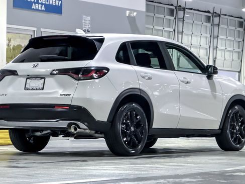 Certified 2024 Honda HR-V Sport image 8