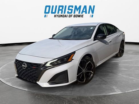 Used 2024 Nissan Altima 2.5 SR FWD image 2