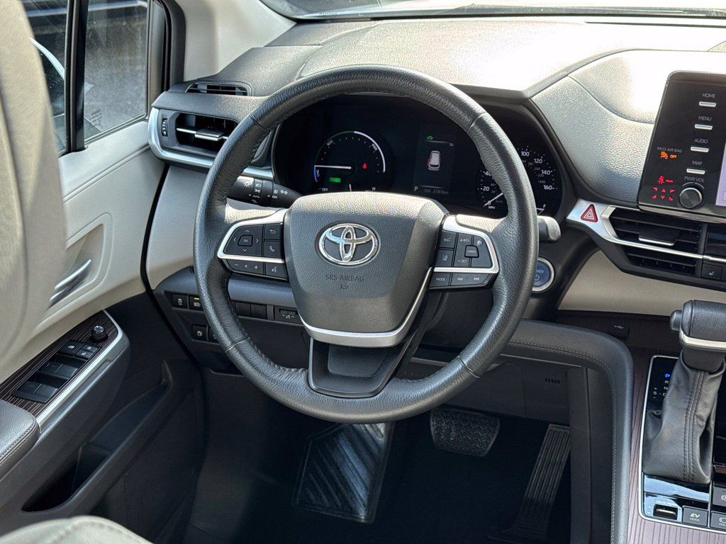 Certified 2023 Toyota Sienna XLE FWD image 20