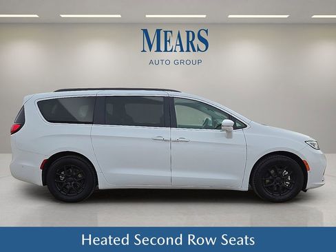Used 2022 Chrysler Pacifica Touring-L w/ Uconnect Theater Family Group image 7