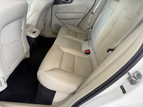 Used 2019 Volvo XC60 T5 Momentum w/ Premium Package FWD image 39