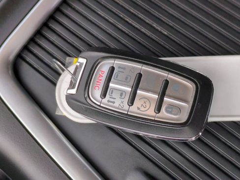 Used 2020 Chrysler Pacifica Limited w/ Tire & Wheel Group image 39