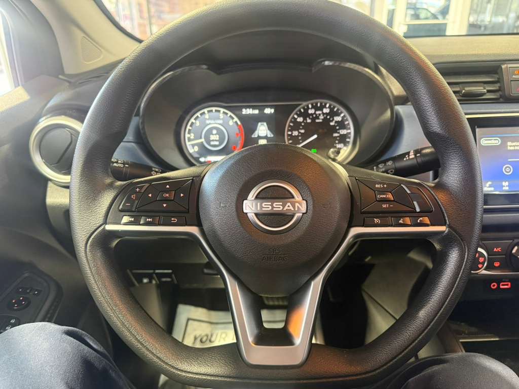 Used 2025 Nissan Versa SV FWD image 9