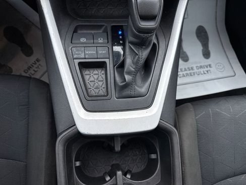 Used 2022 Toyota RAV4 XLE image 21