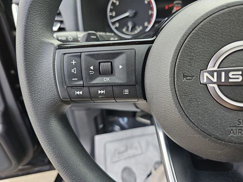 Used 2023 Nissan Rogue SV image 20
