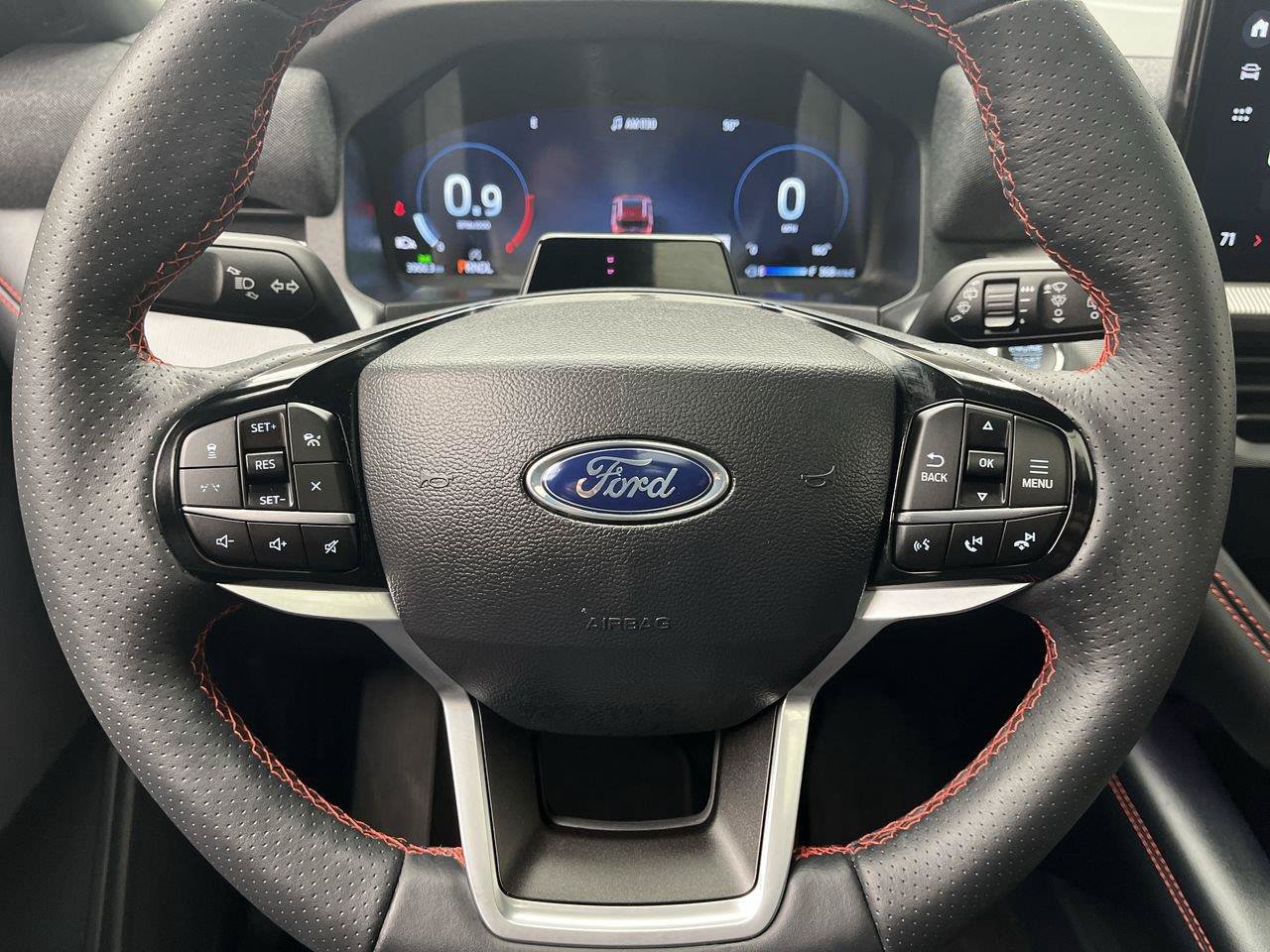 Certified 2025 Ford Explorer ST-Line w/ Premium Package AWD/4WD image 17