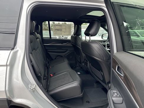 New 2026 Jeep Grand Cherokee Altitude AWD/4WD image 27