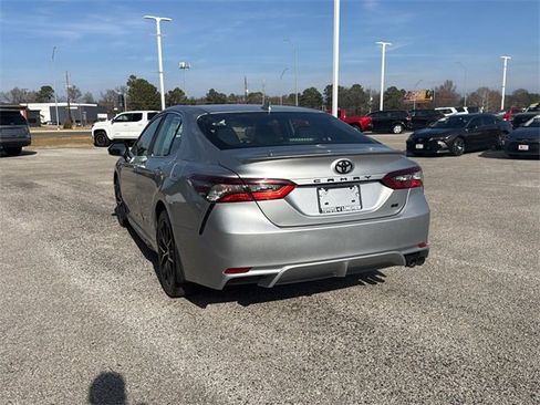Used 2021 Toyota Camry SE w/ Carpet Mat Package (TMS) image 3