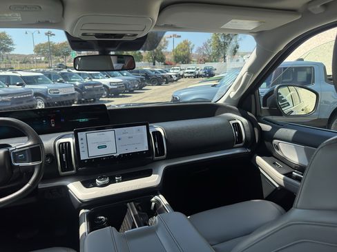 Used 2025 Ford Expedition Active AWD/4WD image 28