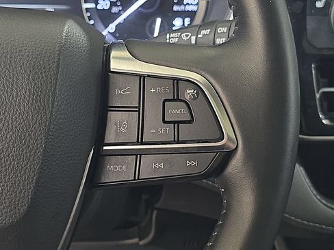 Used 2020 Toyota Highlander XLE AWD/4WD image 21