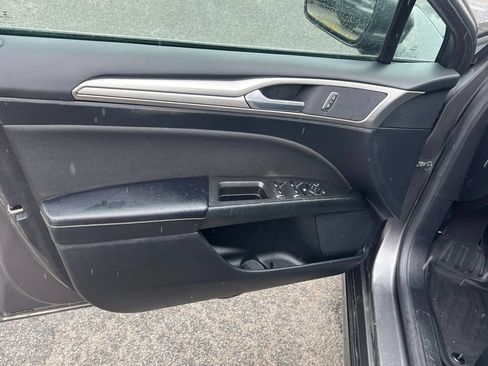 Used 2018 Ford Fusion SE FWD image 11
