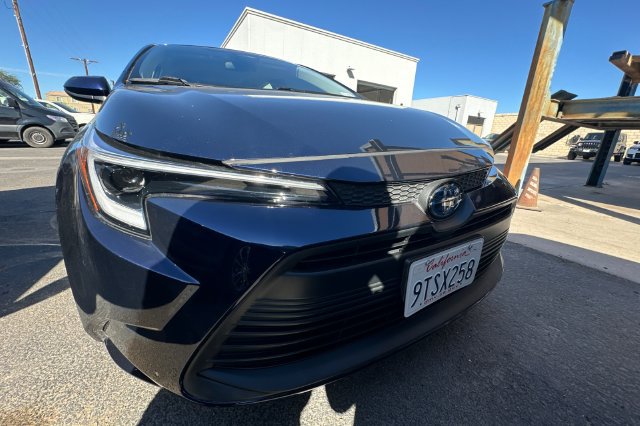Used 2025 Toyota Corolla LE FWD image 2