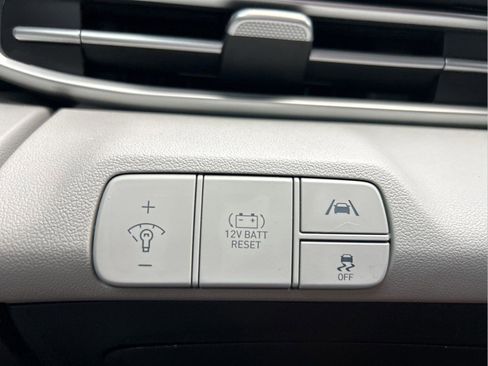 Used 2023 Hyundai Elantra Limited image 15