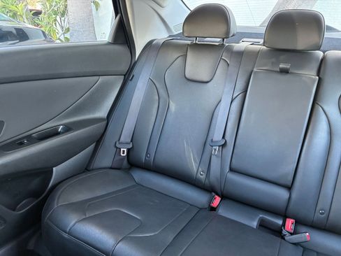 Used 2025 Hyundai Elantra Limited image 41