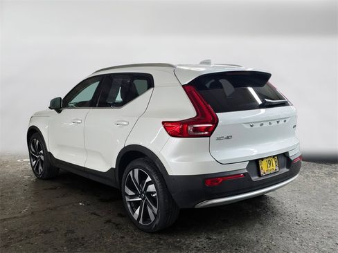 Certified 2023 Volvo XC40 B5 Ultimate w/ Protection Package Premier image 7