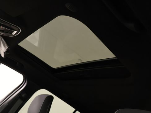 Used 2024 Jeep Grand Cherokee Laredo X image 14