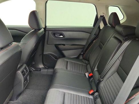 Used 2026 Nissan Rogue SV AWD/4WD image 19