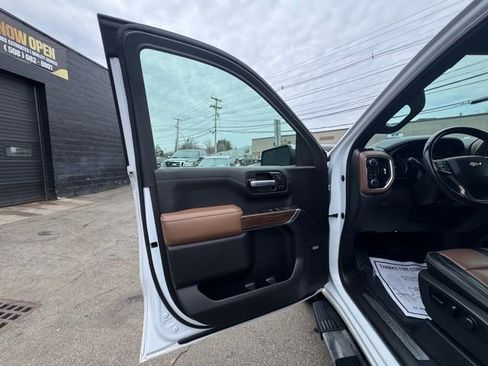 Used 2021 Chevrolet Silverado 1500 High Country w/ Technology Package AWD/4WD image 18