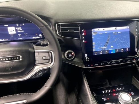 Used 2024 Jeep Wagoneer L Series III w/ Flexible Seating Group image 19