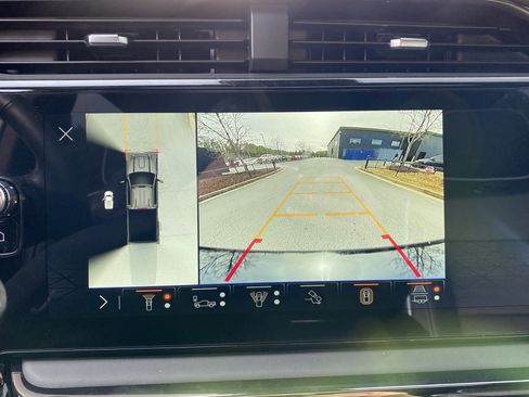 Used 2025 GMC Sierra 2500 AT4X image 64