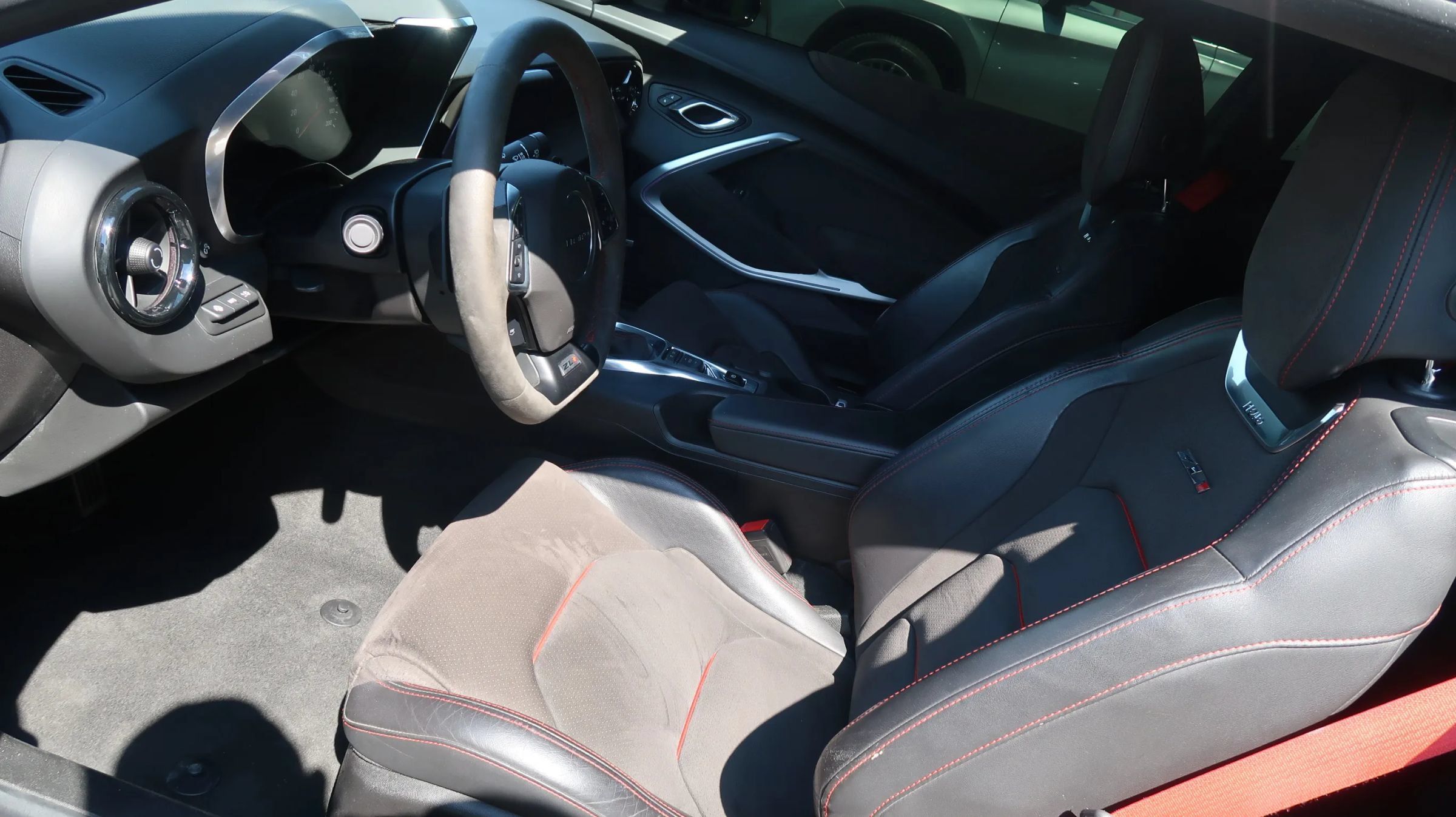 Used 2018 Chevrolet Camaro ZL1 RWD image 17