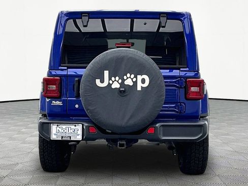 Used 2018 Jeep Wrangler Unlimited Sahara AWD/4WD image 4