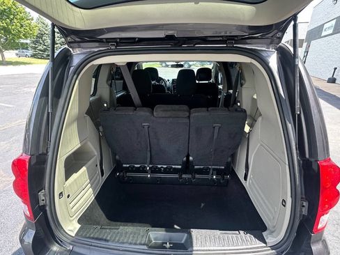 Used 2017 Dodge Grand Caravan SE w/ UConnect Hands-Free Group FWD image 20