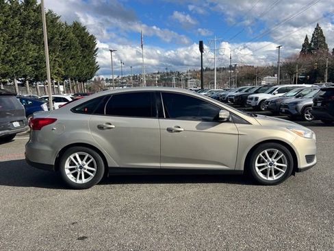 Used 2015 Ford Focus SE image 6