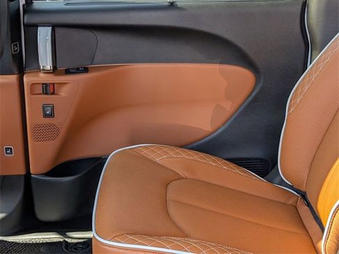 New 2026 Chrysler Pacifica Pinnacle image 28