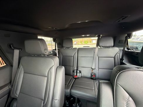 Used 2026 GMC Yukon Denali w/ Denali Reserve Package AWD/4WD image 3