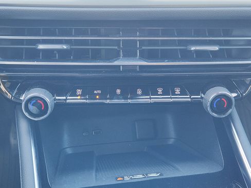 Used 2024 Chevrolet Traverse LT image 20