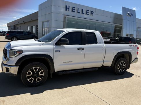 Used 2019 Toyota Tundra SR5 AWD/4WD image 3