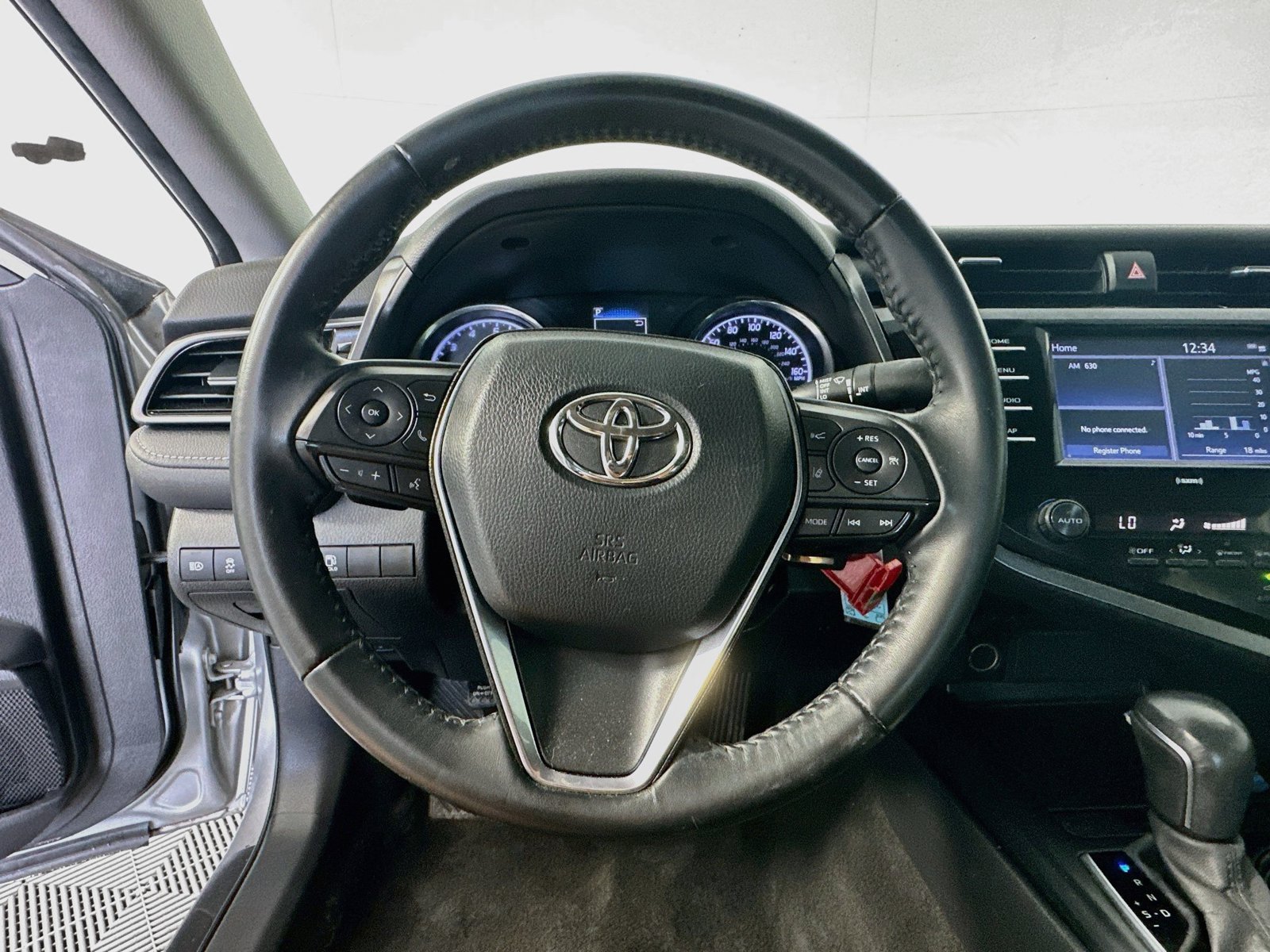 Used 2020 Toyota Camry SE FWD image 9