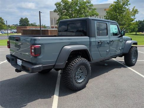 New 2025 Jeep Gladiator Sport image 4