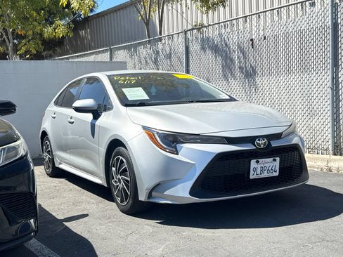 Used 2021 Toyota Corolla LE FWD image 4