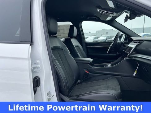 Used 2026 Jeep Grand Cherokee Altitude AWD/4WD image 19