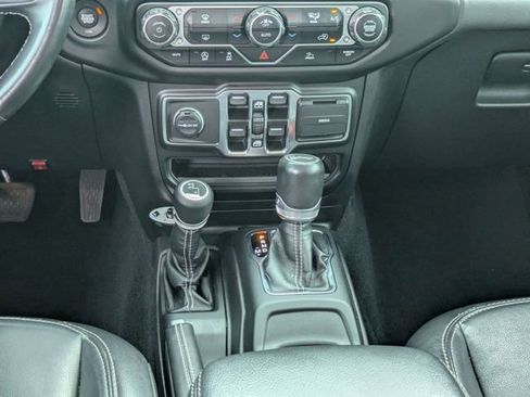 Used 2021 Jeep Wrangler Unlimited Sahara AWD/4WD image 19
