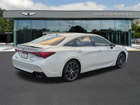 Used 2022 Toyota Avalon Touring image 7