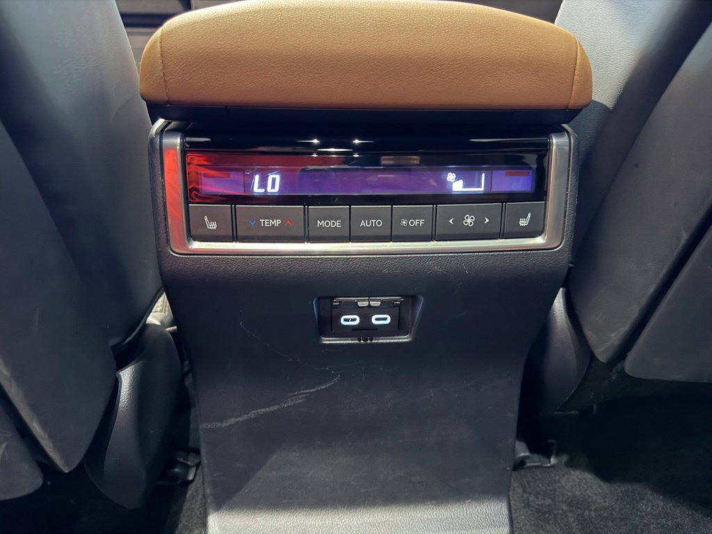 Used 2024 Lexus GX 550 w/ Accessory Package (Z1) AWD/4WD image 36