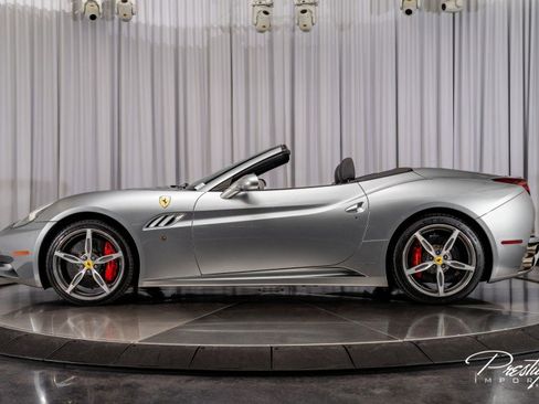 Used 2014 Ferrari California image 14