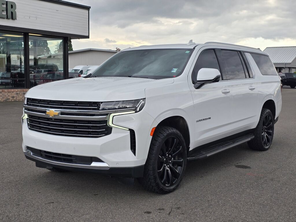 Used 2022 Chevrolet Suburban LT w/ Luxury Package AWD/4WD image 2
