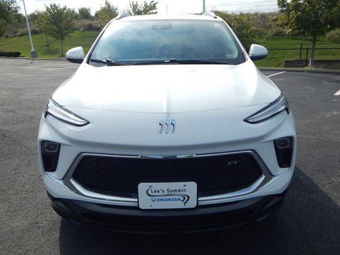 Used 2024 Buick Encore GX Sport Touring image 10