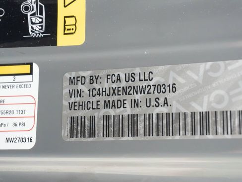 Used 2022 Jeep Wrangler Unlimited Sahara AWD/4WD image 32