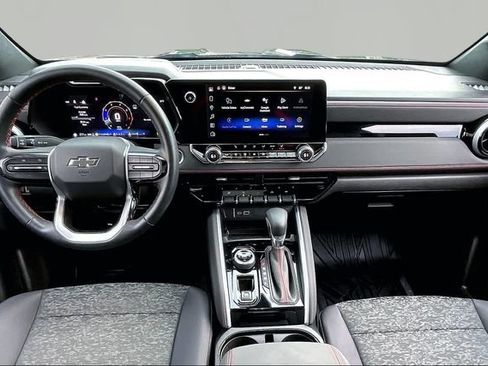 Used 2025 Chevrolet Colorado Z71 AWD/4WD image 7