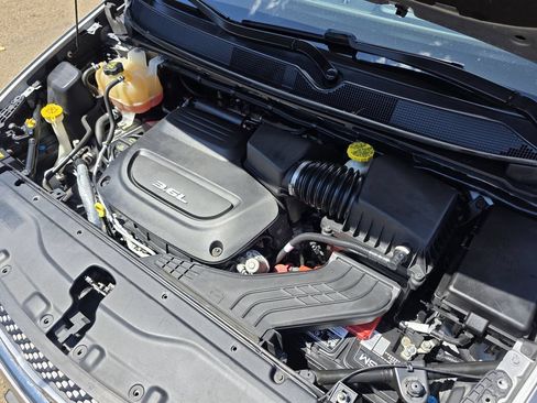 Used 2018 Chrysler Pacifica Limited FWD image 35