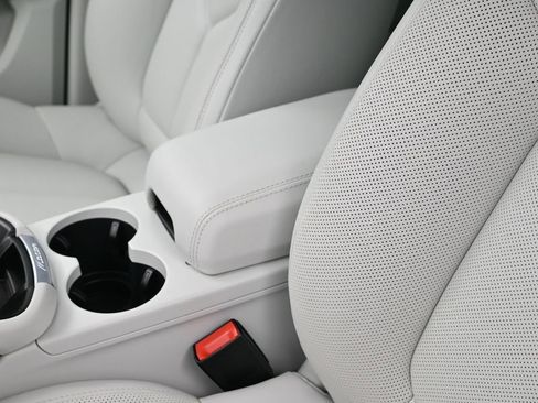 Certified 2026 Porsche Macan Turbo image 21